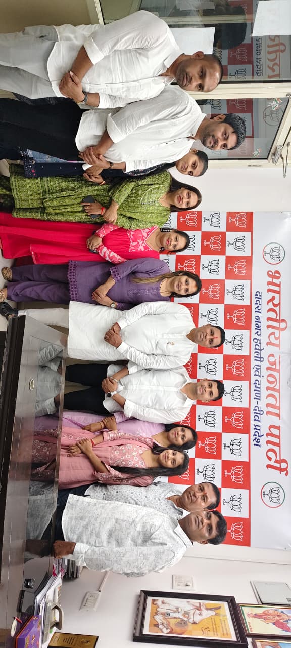निर्विरोध चुनी आटियावाड ग्राम पंचायत की पूरी टीम ने प्रदेश भाजपा अध्यक्ष महेश अगरिया से की शुभेच्छा मुलाकात